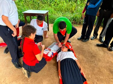 Más de 200 mil estudiantes participan en simulacro nacional de emergencias