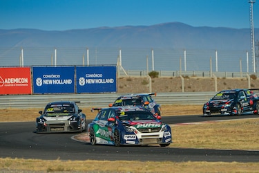 Luis ‘Lucho’ Ramírez se sobrepone a problemas con los frenos y sigue firme en el TCR South America