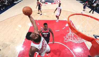 Harden anota 59 puntos en apretada victoria de los Rockets