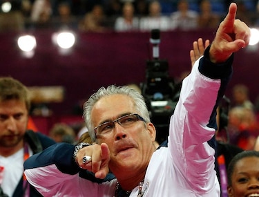 Exentrenador olímpico de gimnasia de Estados Unidos se suicida tras ser acusado de una agresión sexual