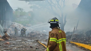 Controlan incendio en recicladora ubicada en Villas Las Acacias