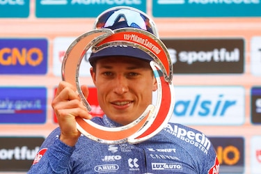 Ni Pogacar ni Van der Poel, la “classicissima” es del velocista Philipsen