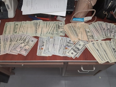 Una persona llegó al país procedente de Cuba con más de $11 mil sin declarar