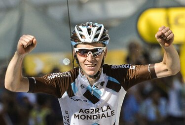 El francés Bardet gana etapa 18 del Tour y Froome no cede en la cima