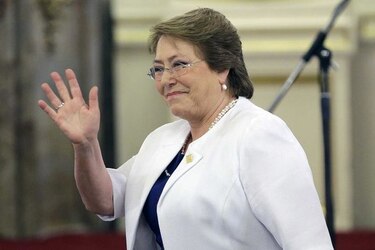 Presidenta de Chile lanza proyecto para modificar pensiones