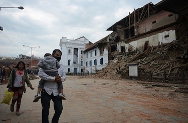 Terremoto de magnitud 7.8 deja muertos en tres países