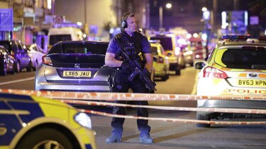 Un muerto tras atropello masivo junto a mezquita de Londres