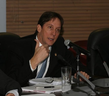 Sáez-Llorens considera que las huelgas médicas se deben prohibir