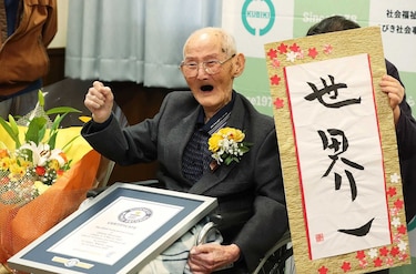 Un japonés de 112 años, coronado como el hombre más longevo del mundo