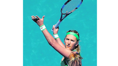 Azarenka gana con dificultades en su regreso