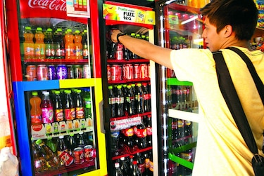 Filadelfia decreta impuesto a refrescos: $0.18 por lata