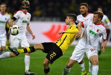 Dortmund empata ante Augsburgo y se aleja de los líderes