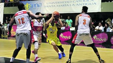 Universitarios pasan sin jugar