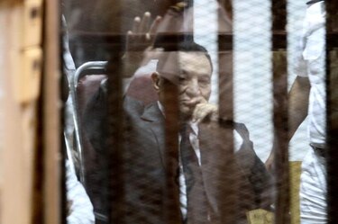 Condenan a Mubarak a tres años de cárcel por malversación de fondos públicos