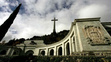 Empieza inspección de mausoleo de Franco para preparar exhumaciones de víctimas