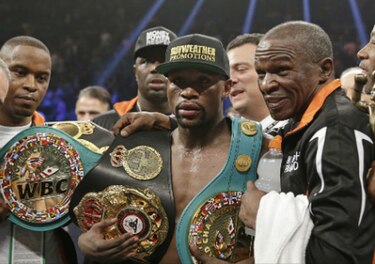 La OMB despoja a Mayweather de la corona del peso wélter