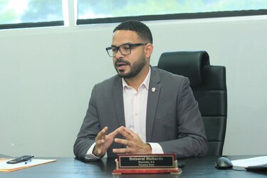 Entre críticas, recortes y necesidades: Idaan sustenta presupuesto 2026