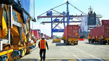 Déficit comercial disminuye en octubre