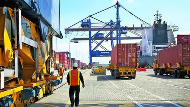 Déficit comercial disminuye en octubre