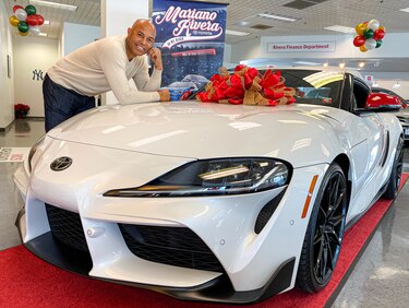 Una subasta de autos con el sello y la velocidad del panameño Mariano Rivera