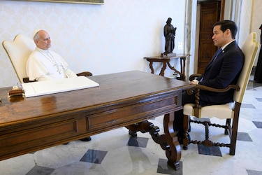Papa León XIV sostiene reunión clave con Marco Rubio en el Vaticano