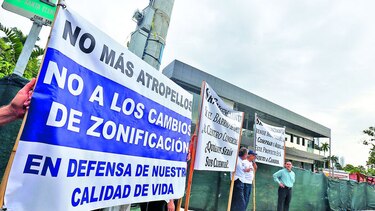 Rechazan centro comercial