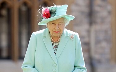 Reina Isabel II promete tomar ‘muy en serio’ las acusaciones de racismo de Enrique y Meghan