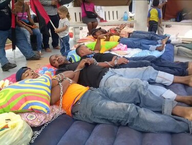 Precaristas de Arraiján se mantienen en huelga de hambre
