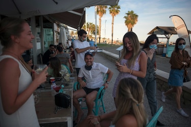 El desconfinamiento llega a las playas europeas y España se abrirá al turismo en julio