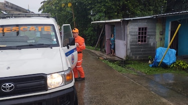 Desplazamiento de la tormenta tropical Franklin a República Dominicana continúa generando lluvias en el país