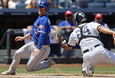 Azulejos dominan a Yankees