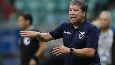 Polémica en selección ecuatoriana, jugador afirma que Bolillo Gómez lo expulsó
