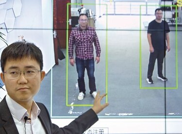 Sistema reconoce a personas por su forma de caminar