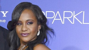Policía investigó disputa doméstica en casa de hija Whitney; aún no la desconectan