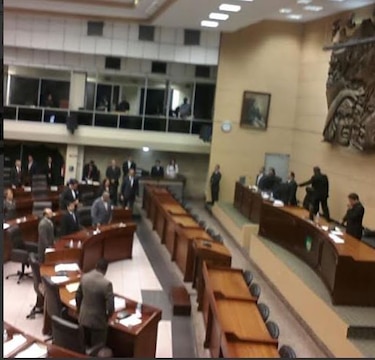 Asamblea cierra periodo de sesiones; la jornada duró 10 minutos