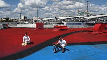 Artistas franceses crean en París el mayor mural de arte urbano de Europa