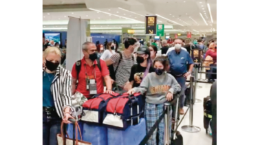 Aduanas estrenó el año con filas interminable de pasajeros en Tocumen