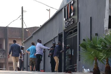 Reportan al menos 16 muertos tras incendio en una discoteca en Camerún