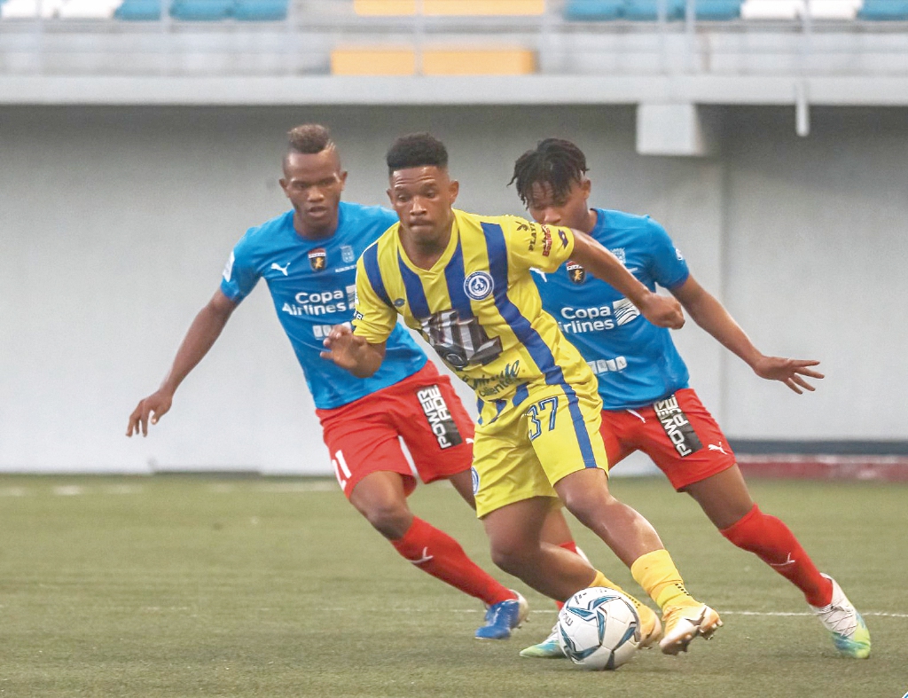 Universitario y Plaza Amador van en busca de la copa