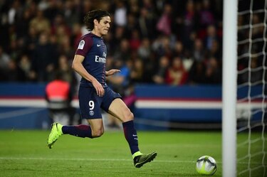 PSG gana 3-0 al Niza con doblete de Cavani