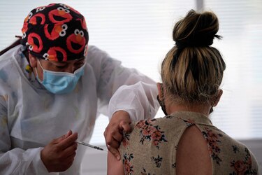 Colombia flexibiliza uso de mascarillas contra la Covid-19