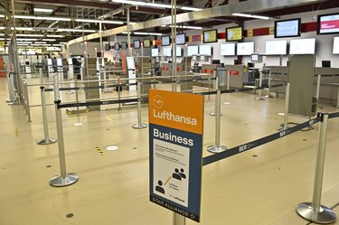 El número de pasajeros aéreos cayó 66% en 2020, un retroceso récord