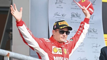 Raikkonen gana y Hamilton, a esperar