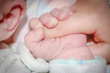 Tribunal neozelandés autoriza operación urgente de bebé de padres antivacunas