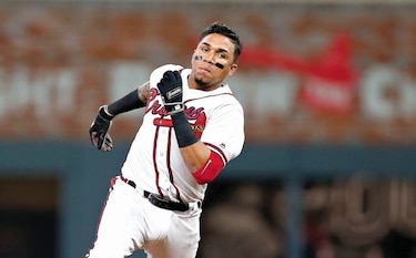 Johan Camargo de 4-2, Bravos arrollan a Marlins