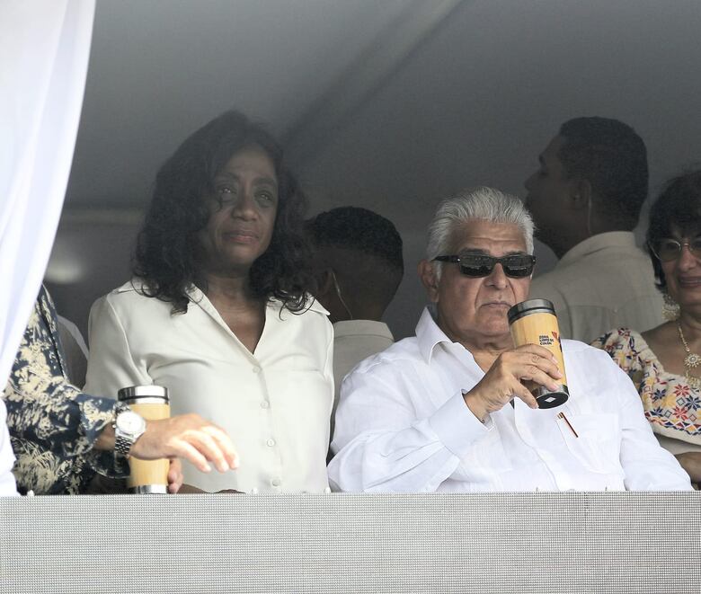 Desfiles del 5 de noviembre en Colón se desarrollan según lo programado