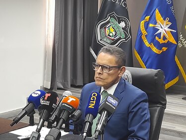 Ministro Ábrego afirma que 171 migrantes aceptaron el retorno voluntario, mientras que otro grupo sostiene que no estará a salvo en sus países