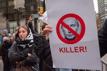 Miles de personas salen a las calles para pedir a Putin que detenga la ‘locura’ de la guerra