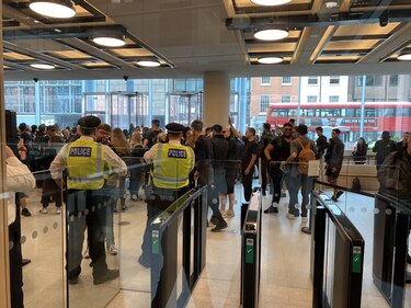 Manifestantes antivacunas irrumpen en las sedes de canales de televisión en Londres