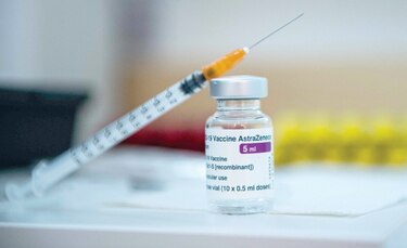 Unas 10 mil personas se han inscrito como voluntarias para recibir la vacuna de AstraZeneca